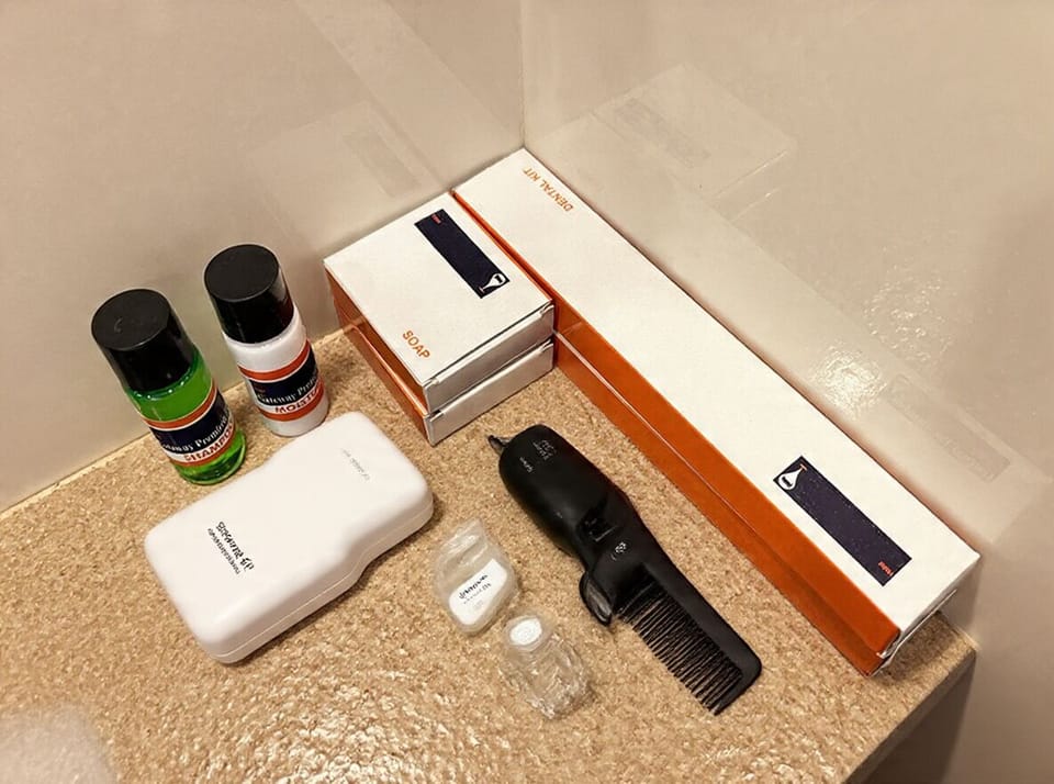Shower, free toiletries