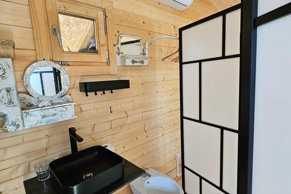 Cabin Sleeps 2 With Enclosed Garden Cabin in Faro District