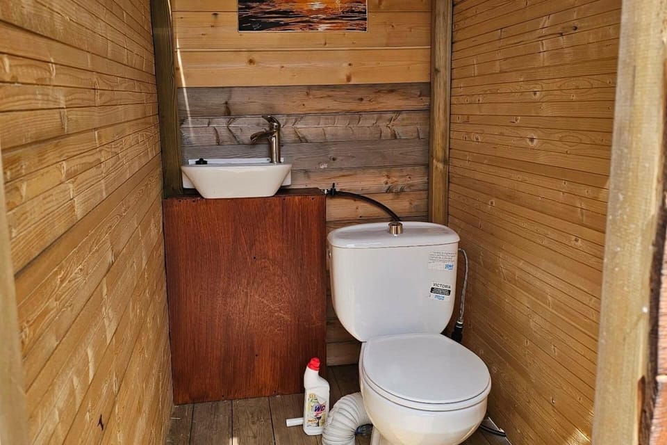Cabin Sleeps 2 With Enclosed Garden Cabin in Faro District
