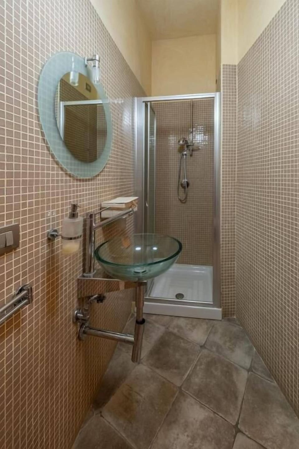 Economy Double Room | Bathroom | Slippers
