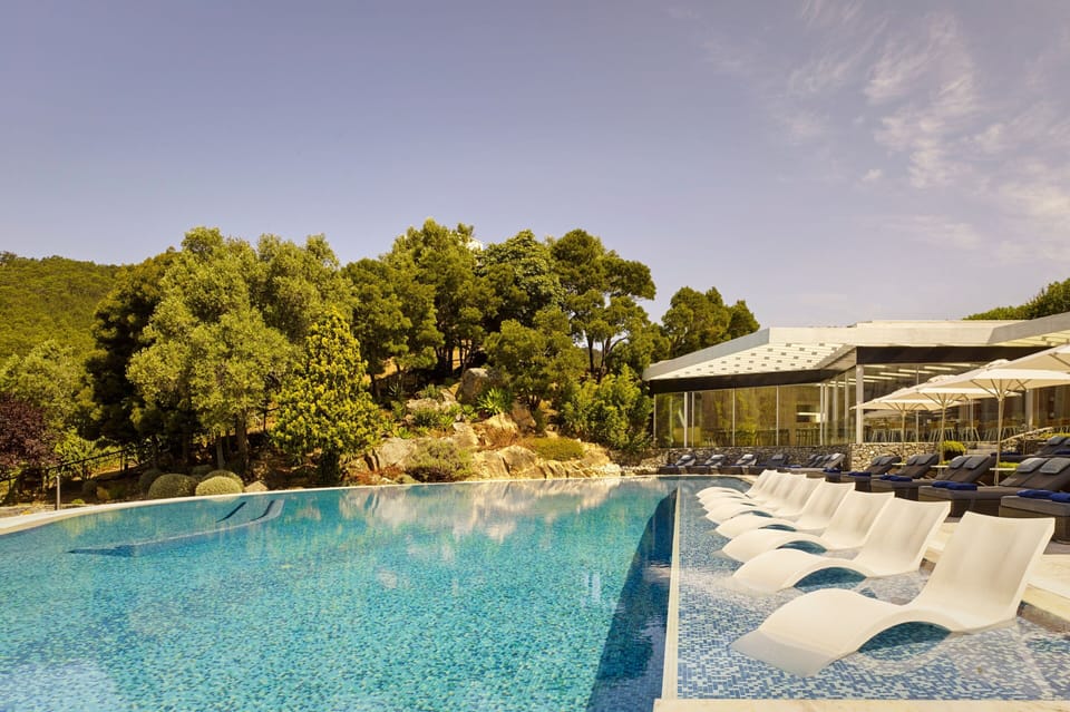 Indoor pool, 3 outdoor pools, free cabanas, pool umbrellas
