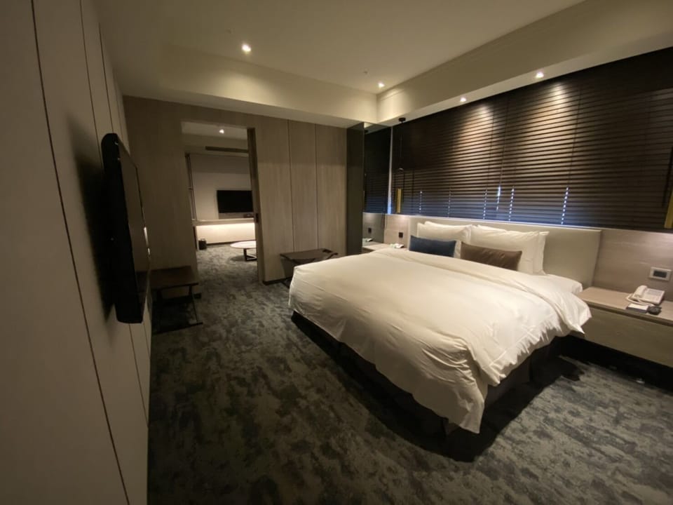 Deluxe Suite, 1 Bedroom | Desk, soundproofing, free WiFi, bed sheets