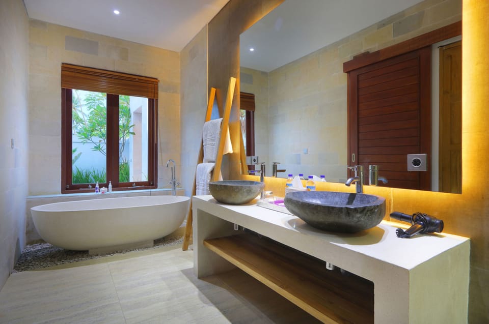 Villa with Private Pool | Bathroom | Free toiletries, hair dryer, bathrobes, slippers