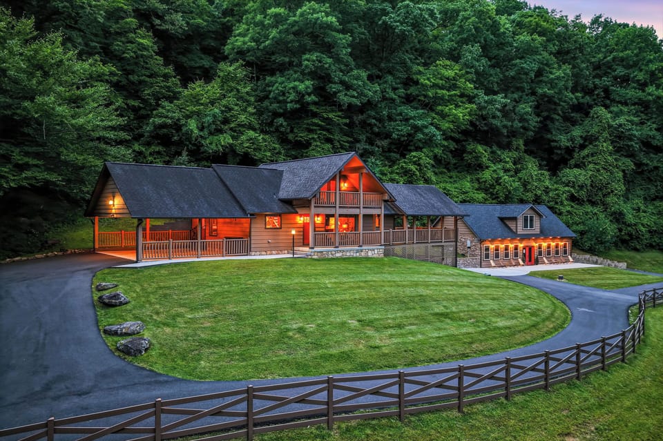 Welcome to Walden's Creek Lodge & Pool, Offered by Bear Tracts