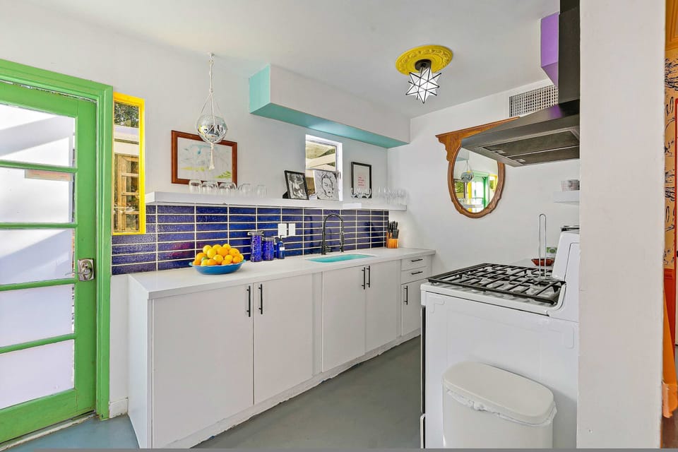 House | 23 bedrooms, Internet