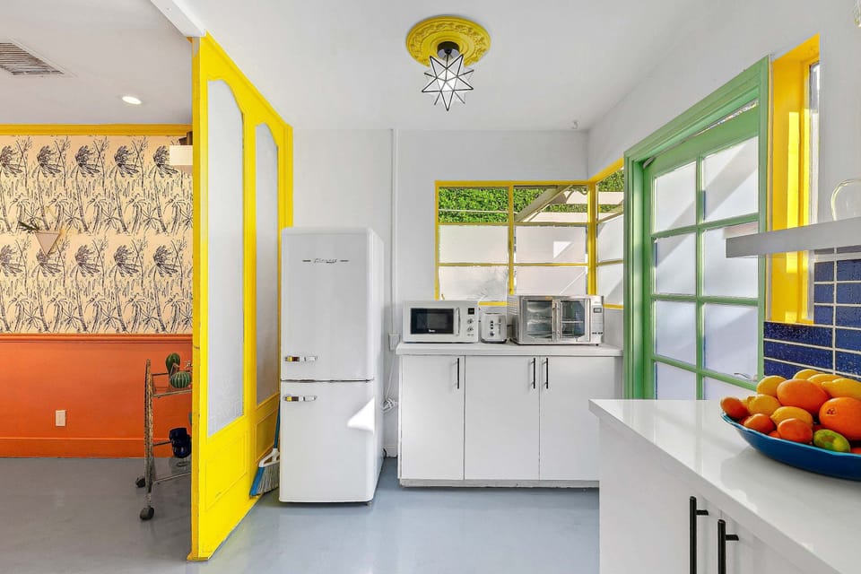 House | 23 bedrooms, Internet