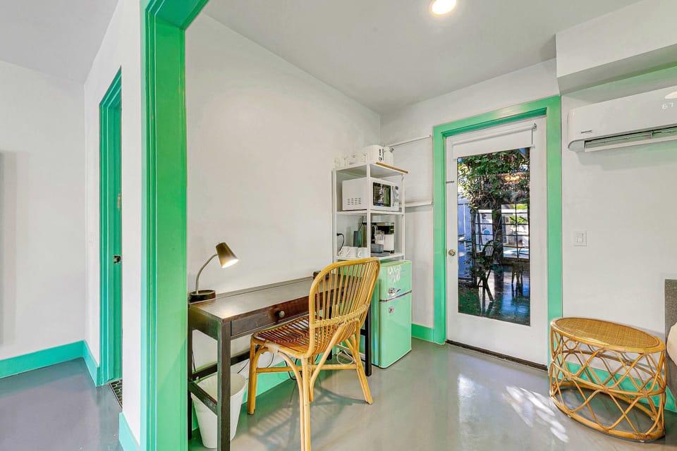 House | 23 bedrooms, Internet