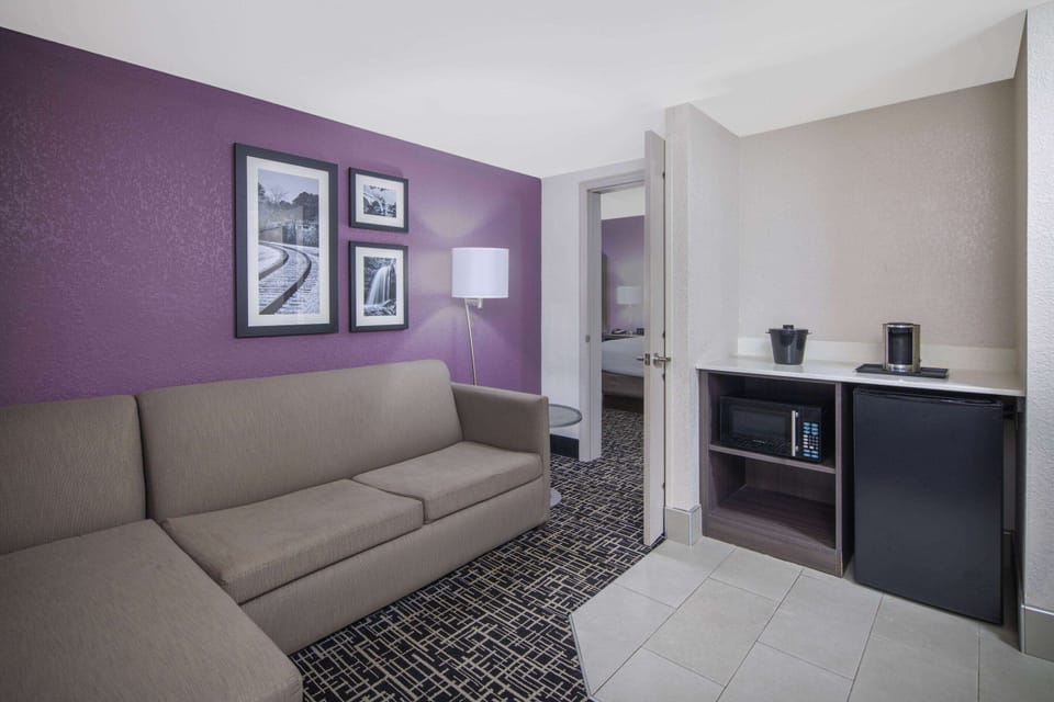 Suite, 1 Bedroom, Non Smoking | Premium bedding, pillowtop beds, desk, laptop workspace