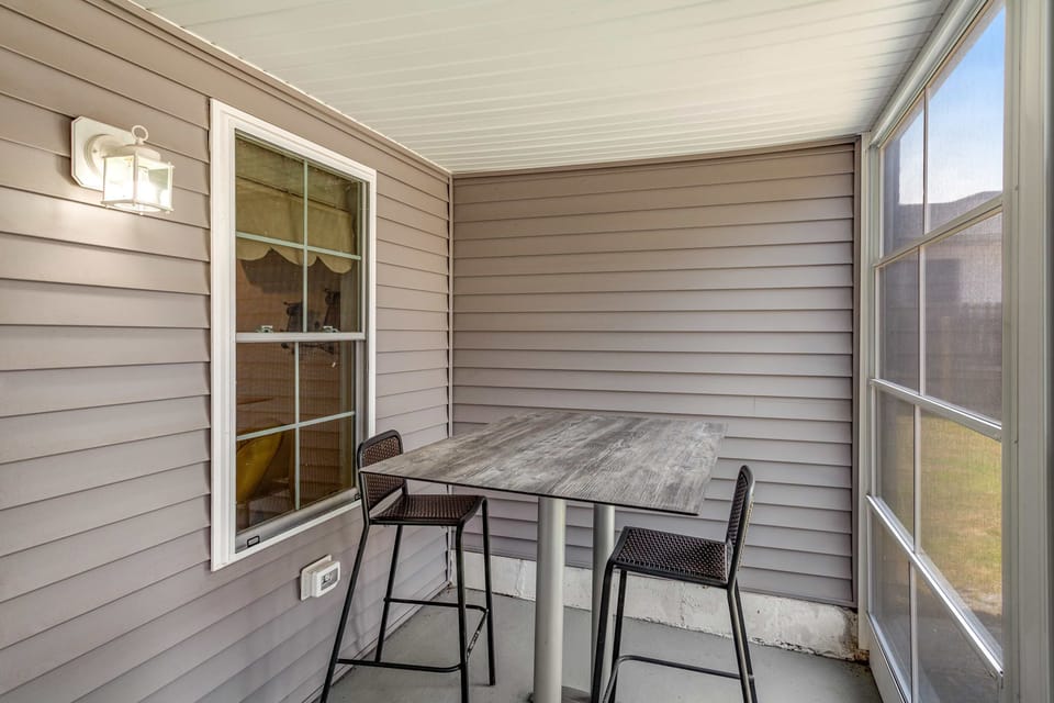 Outdoor dining