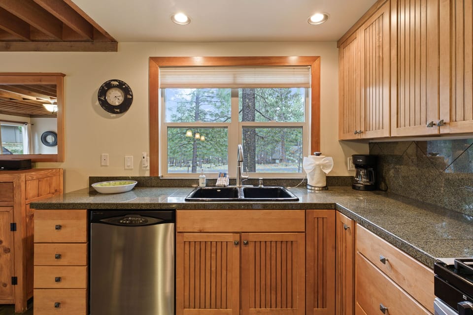 House, 3 Bedrooms | Private kitchen | Fridge, oven, coffee/tea maker, toaster