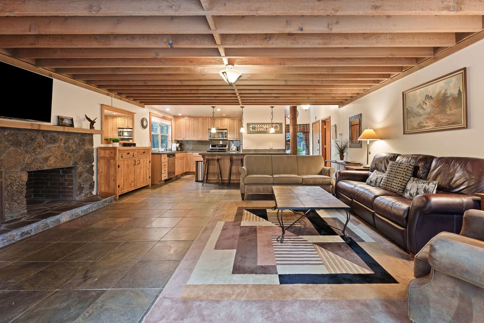 House, 3 Bedrooms | Living area | Smart TV