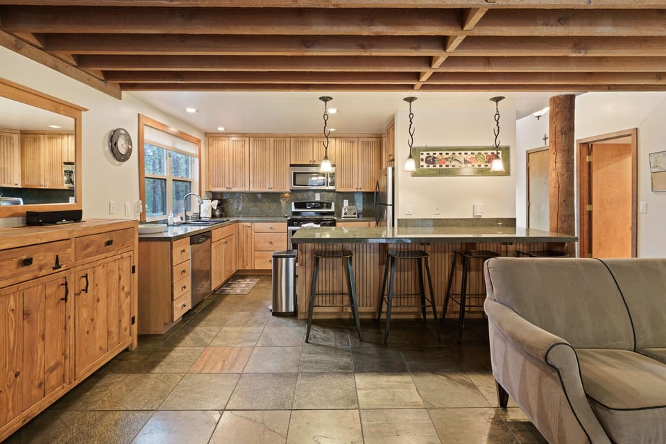 House, 3 Bedrooms | Private kitchen | Fridge, oven, coffee/tea maker, toaster