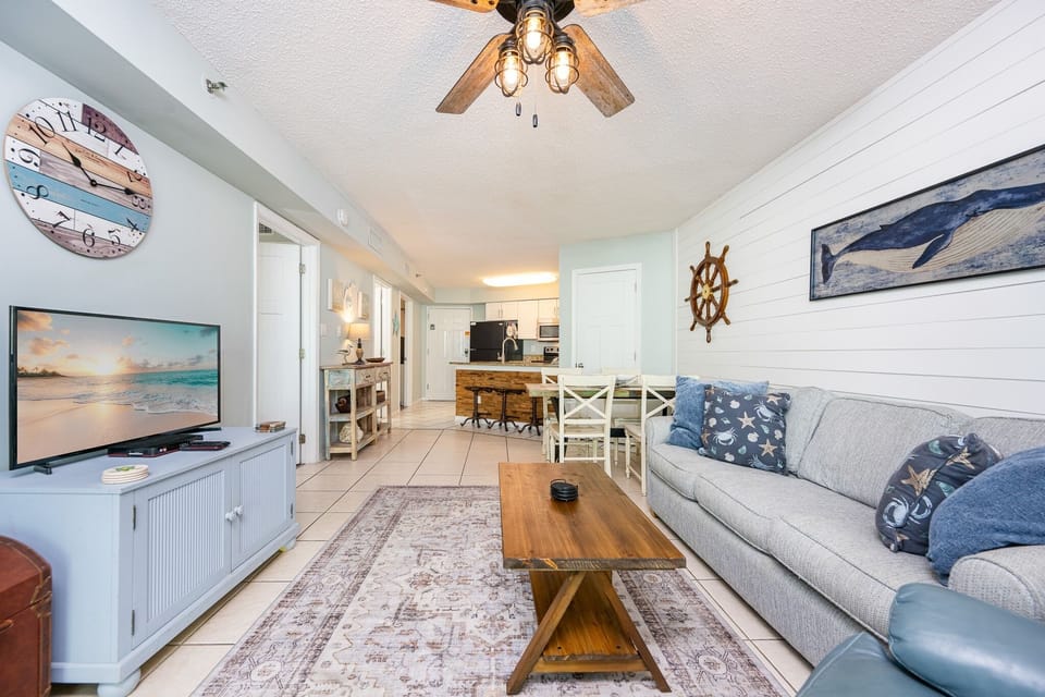 Condo, 2 Bedrooms | Living area