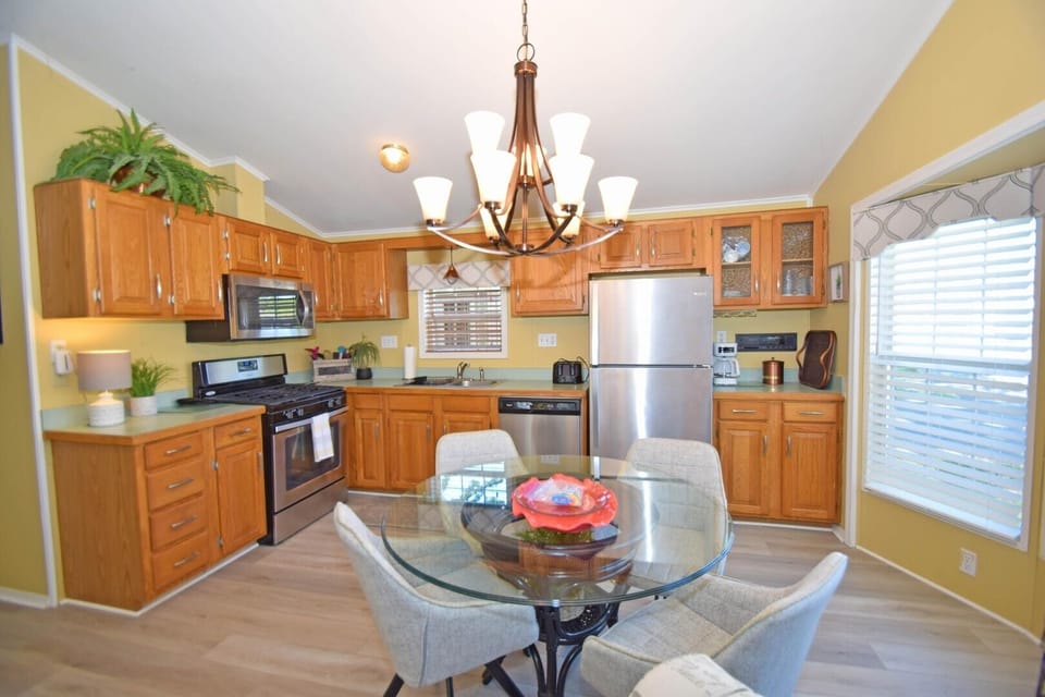 House, 2 Bedrooms | Private kitchen | Fridge, coffee/tea maker, toaster