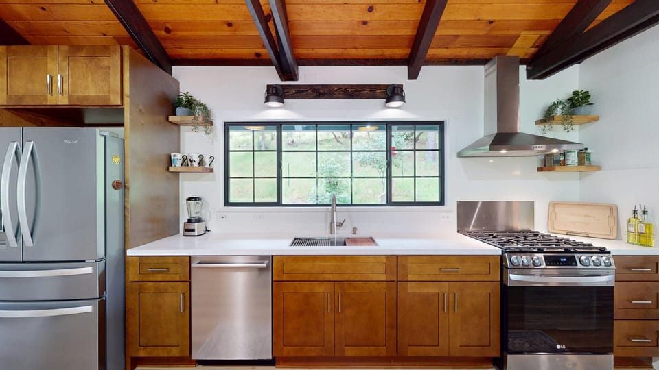 House, 2 Bedrooms | Private kitchen | Fridge, oven, coffee/tea maker, toaster