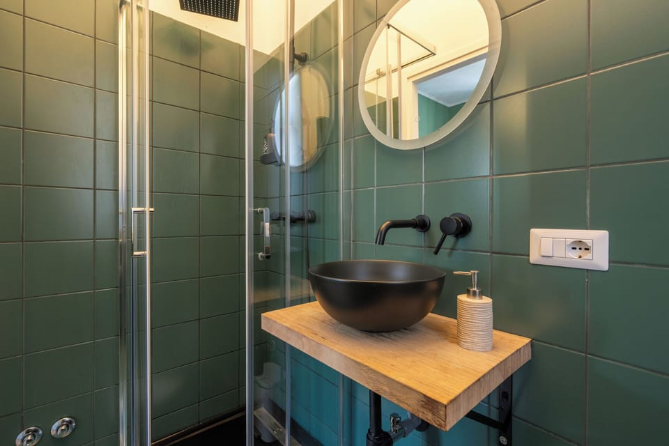Economy Single Room | Bathroom | Shower, hair dryer, towels, soap