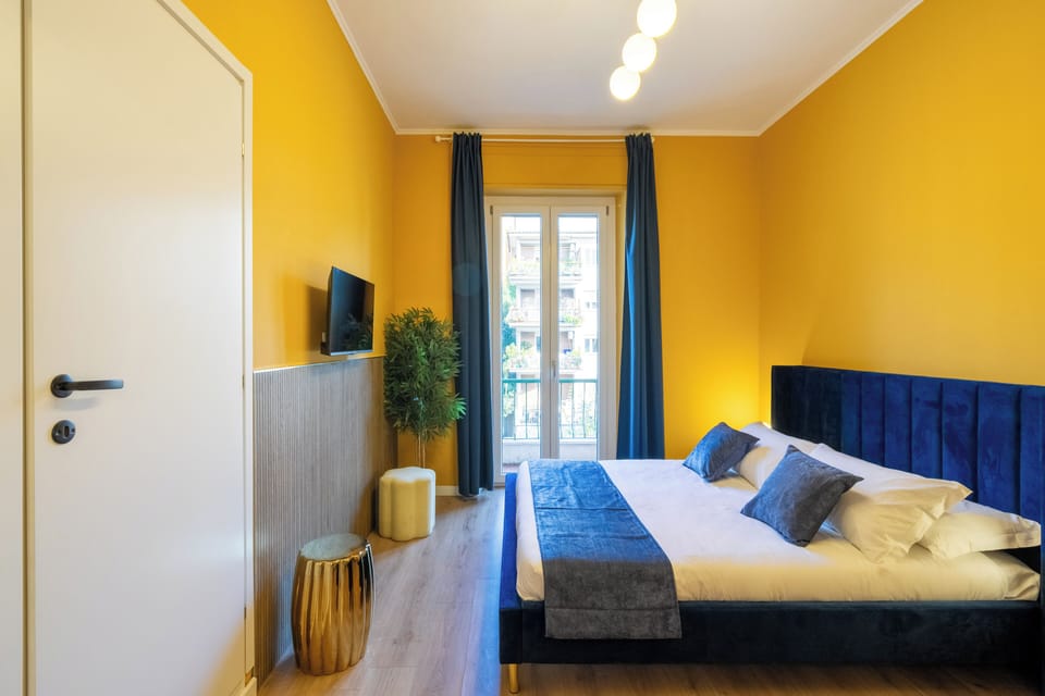 Classic Triple Room | Desk, laptop workspace, free WiFi, bed sheets