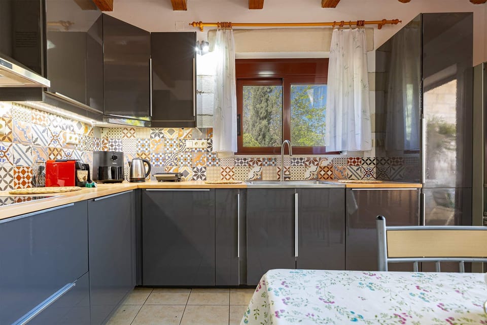 Fully equipped modern kitchen