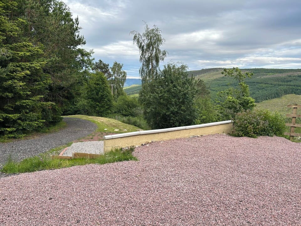 Shrub, Groundcover, Garden, Driveway, Landscaping, Walkway