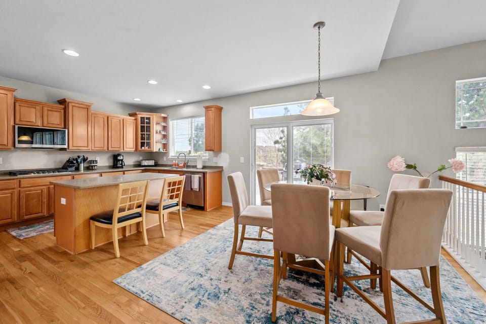 Gather around the table for slow mornings, lively dinners, and everything in between—seating for 6 in the open-concept kitchen.