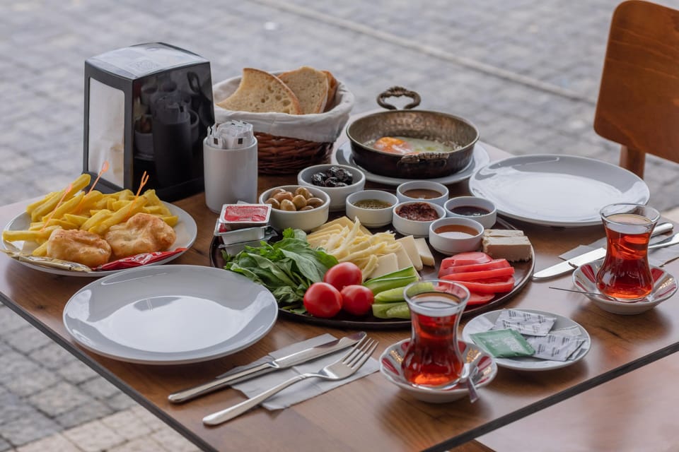Daily local cuisine breakfast for a fee