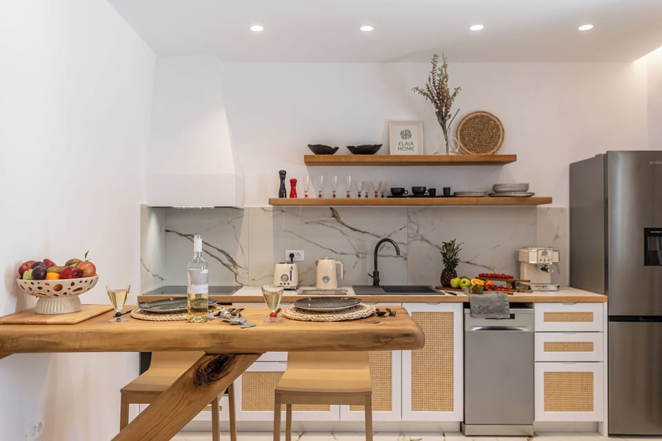 Full kitchen