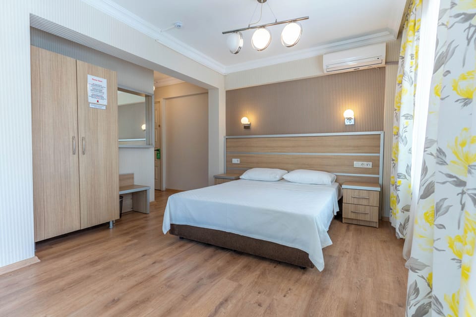 Double Room | Premium bedding, minibar, in-room safe, soundproofing
