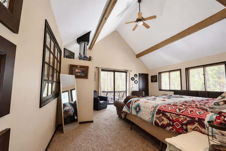 Cabin, Multiple Beds (Amber Sunset Retreat) | 4 bedrooms, individually decorated, individually furnished, bed sheets