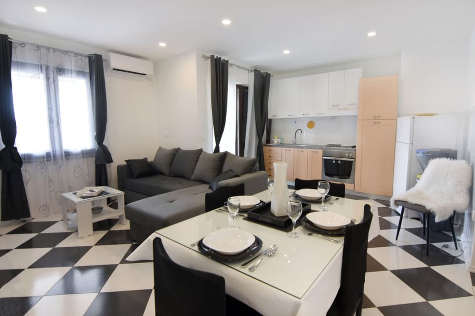 Apartment, 1 Bedroom, Terrace | Living room