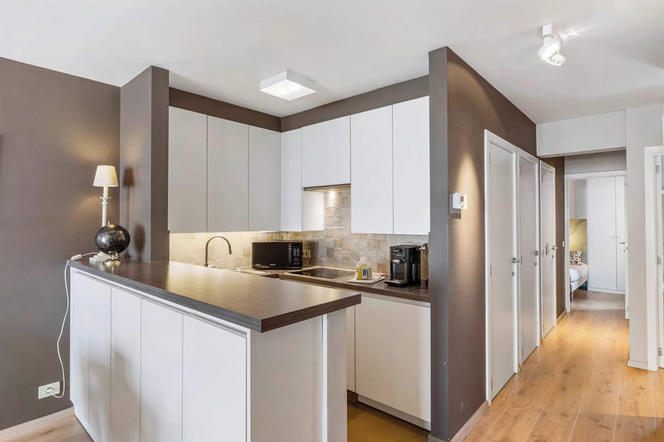 Kitchen with counter