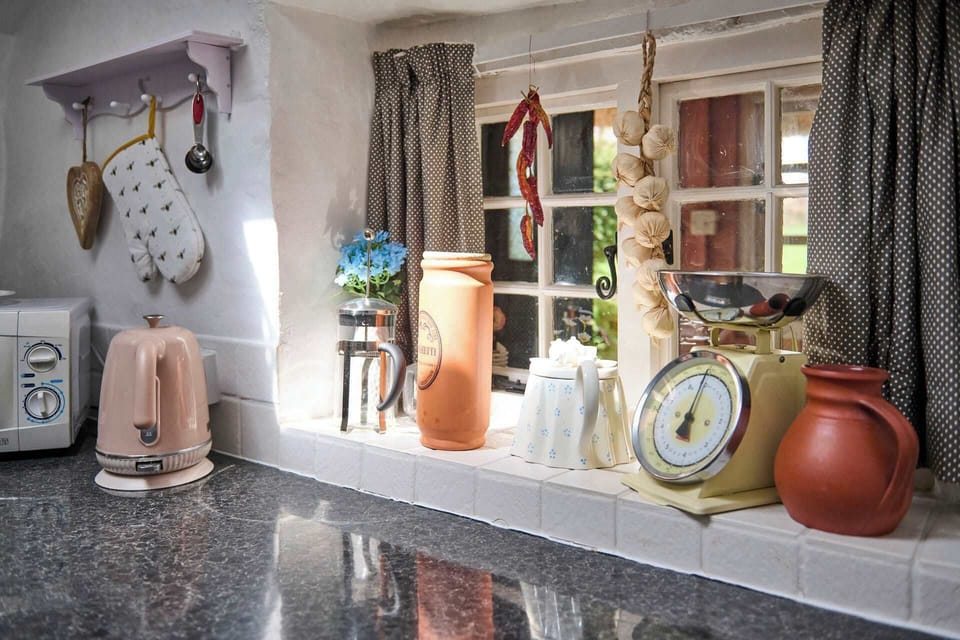 Wistermead Cottage, Dolton - Host & Stay