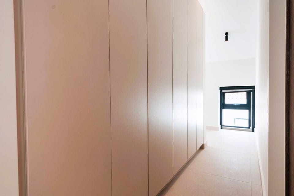 Master Bedroom 1: large closet space