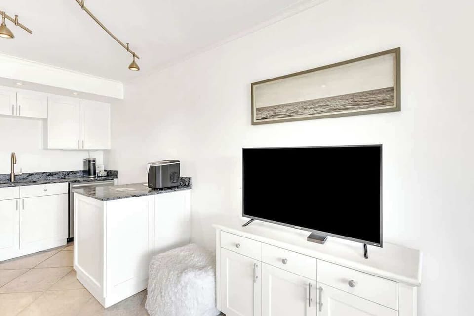 Unwind in your bright, modern space with a full kitchen and cozy living area perfect for streaming your favorite shows.
