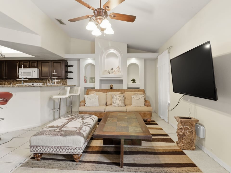 Screen, Home Decor, Indoors, TV, Appliance