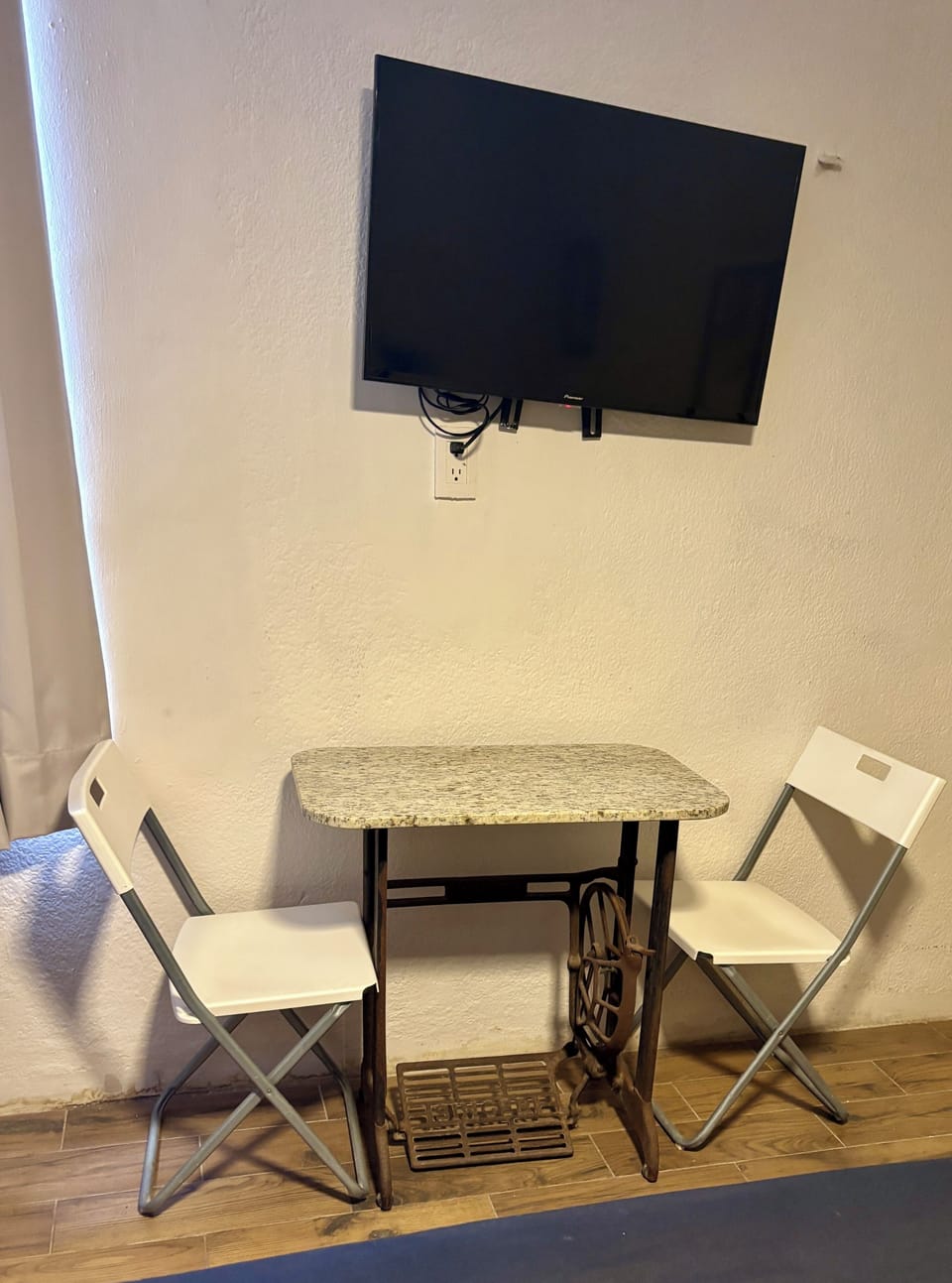 Classic Double or Twin Room | Desk, laptop workspace, WiFi (free)