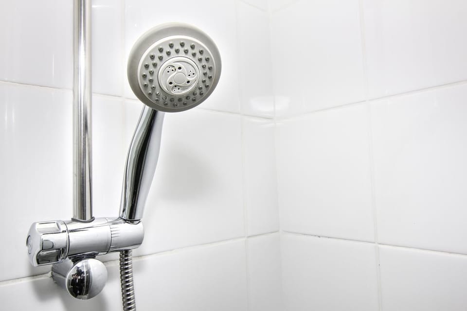 Shower, eco-friendly toiletries, towels