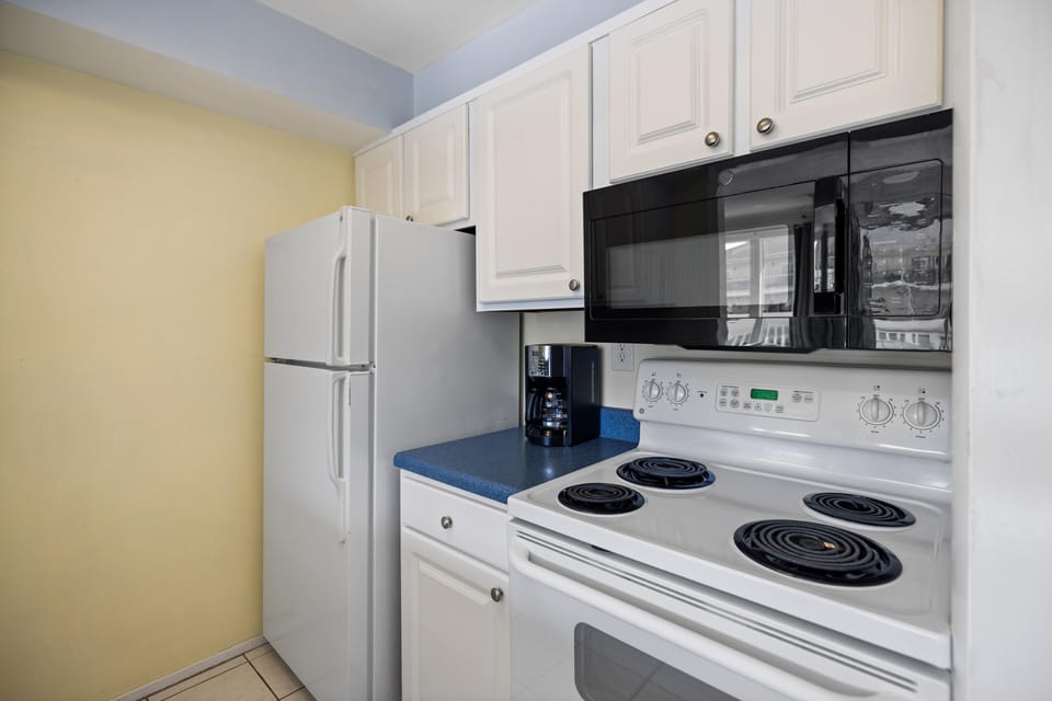 Condo, 1 King Bed with Sofa bed (Sandpiper Cove 2044) | Private kitchen