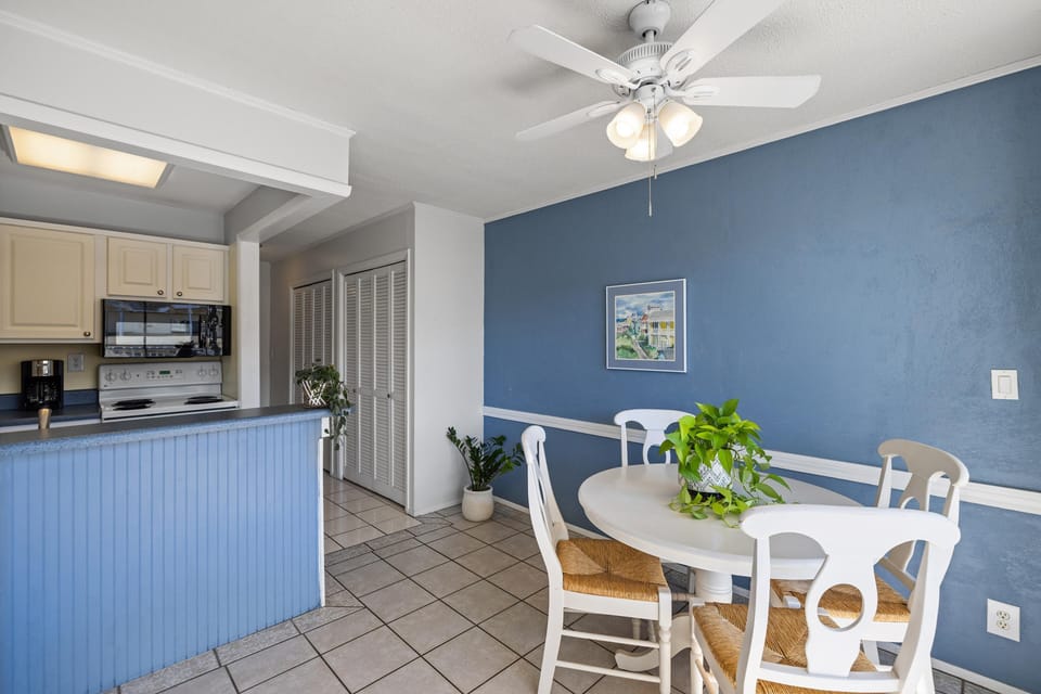 Condo, 1 King Bed with Sofa bed (Sandpiper Cove 2044) | Dining