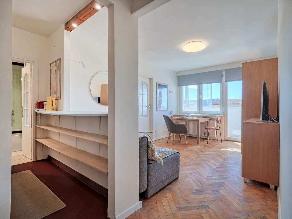Apartment with Balcony in the Heart of Gdynia | Book Now with RENTUJEMY.COM
