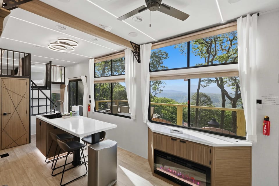 Panoramic views of Smoky Mountains from living room. 