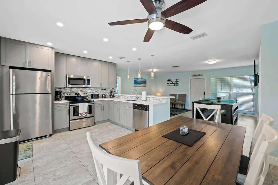 large fully appointed, updated kitchen
