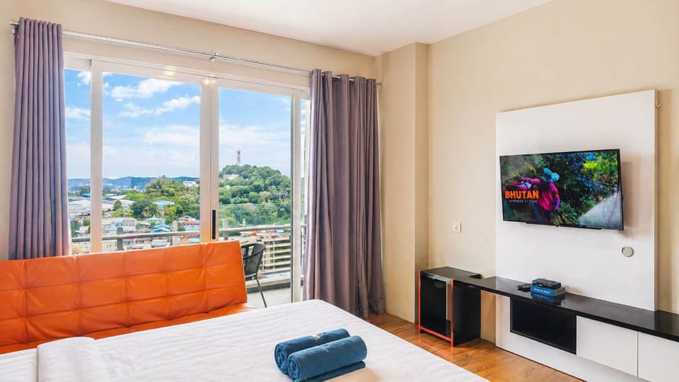 Studio, Hill View