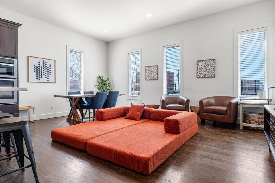 Home 1: In the main living area a Plush KING sofa bed—for flexible sleeping arrangements.