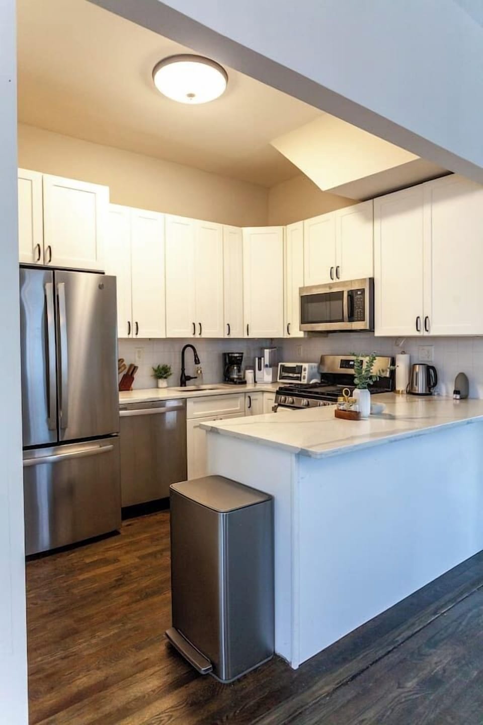 Great size kitchen with all the essentials and more!