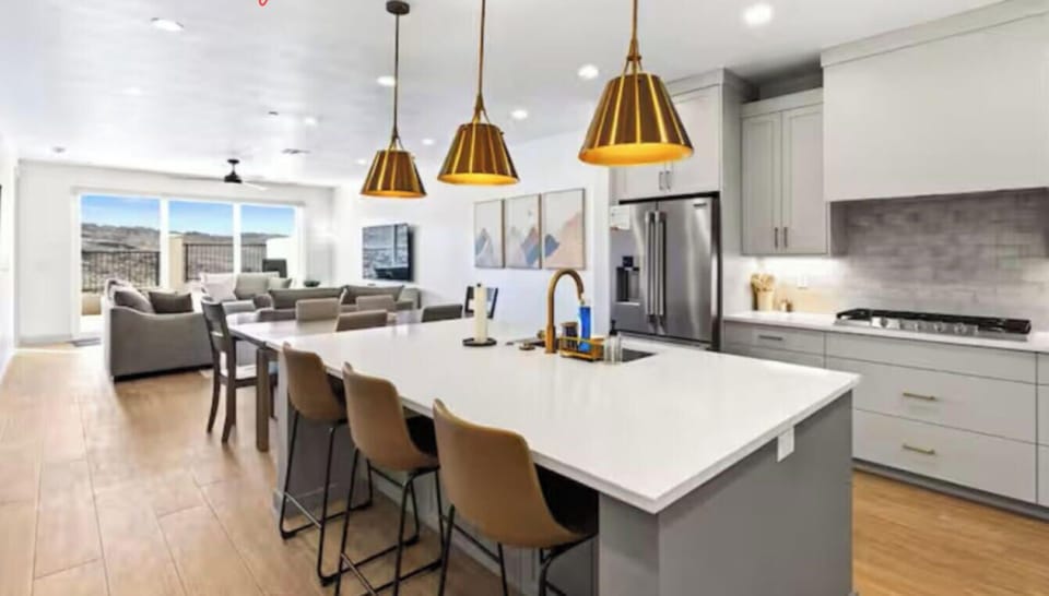 Oasis: Fully Stocked Kitchen - Stainless Steel Appliances