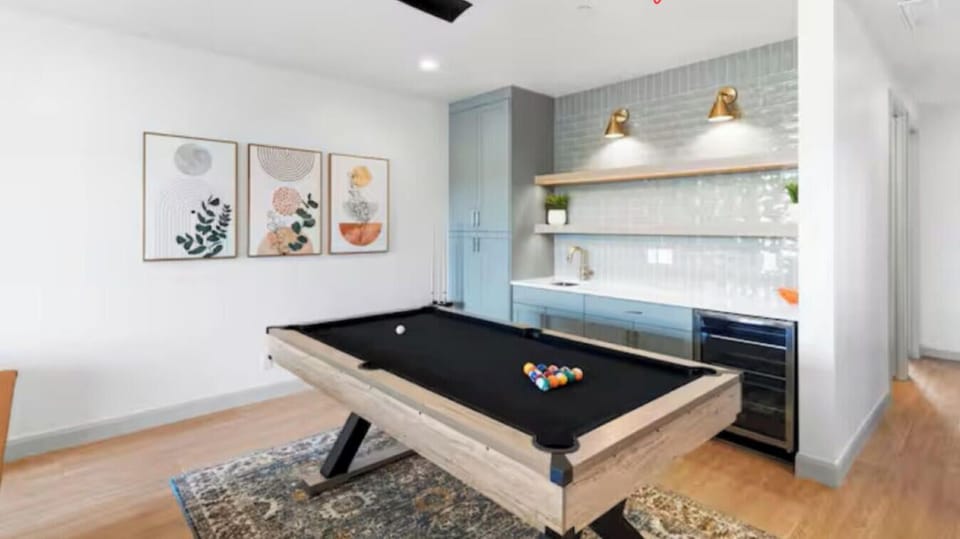 Oasis: Pool Table - Upstairs Living Area