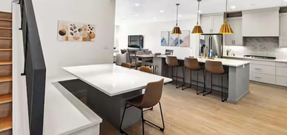 Oasis: Kitchen Nook - Kitchen Island