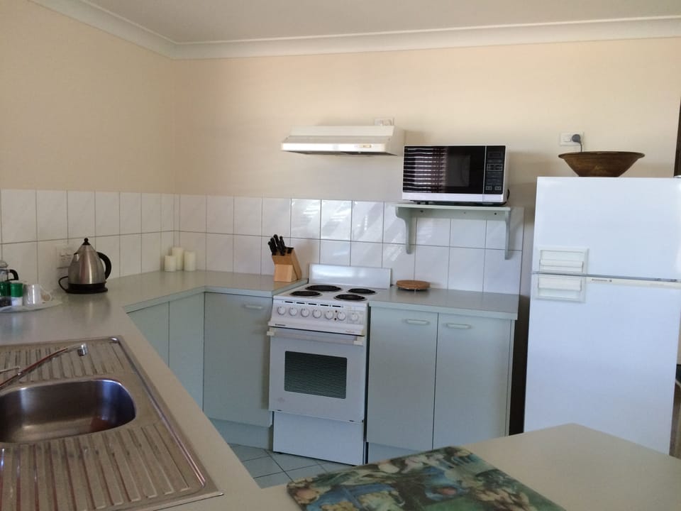 Townhome, 2 Bedrooms | Private kitchen | Coffee/tea maker, full-size fridge, microwave, oven