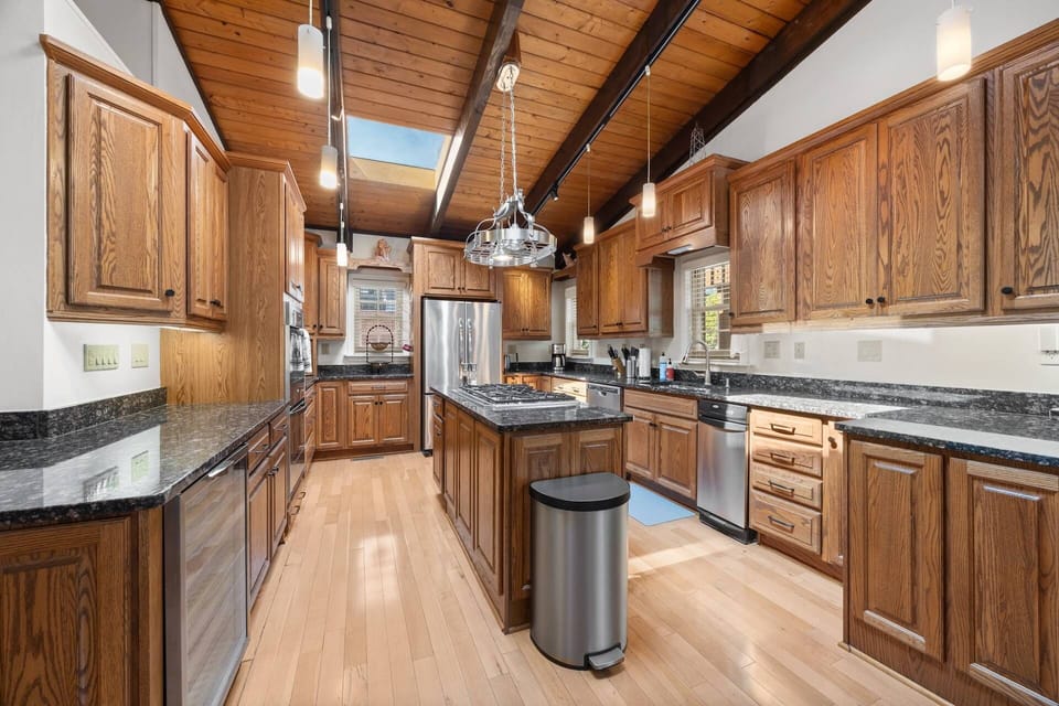 Great kitchen with all of the appliances