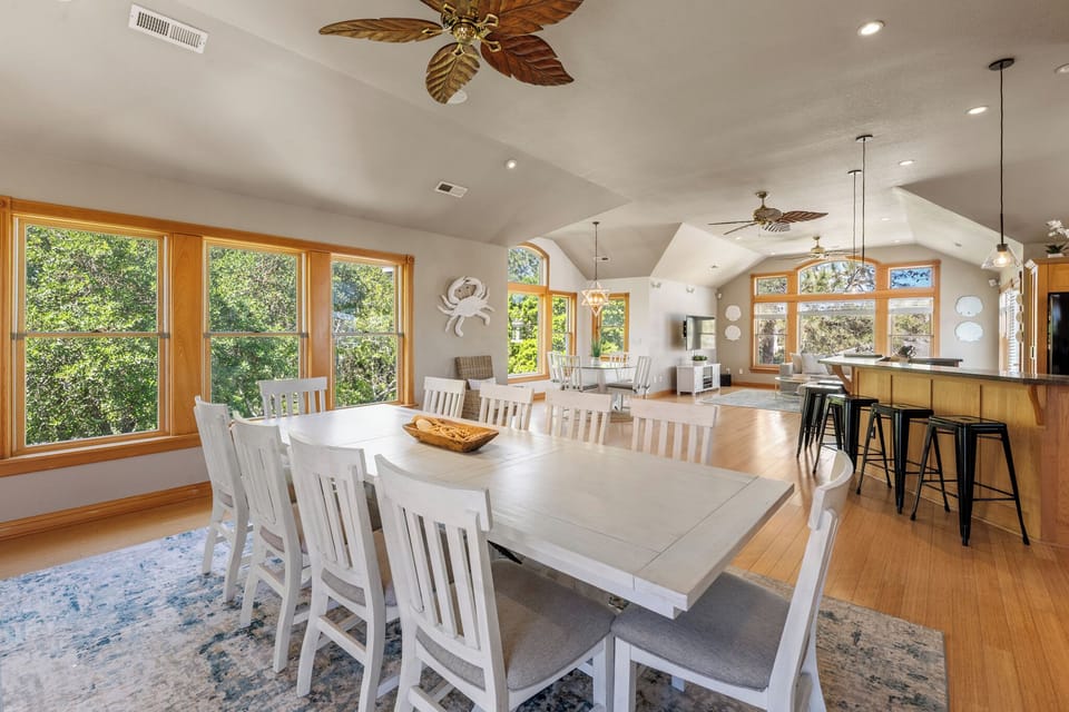 M873: Holiday House | Top Level Dining Area